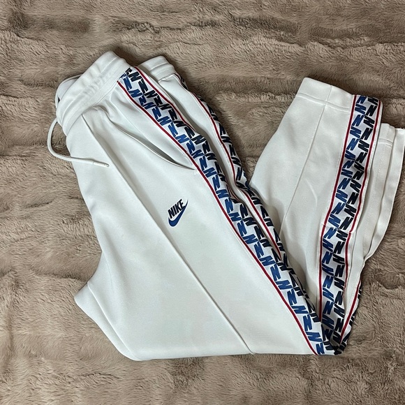 Nike Taped Poly Pant - Picture 6 of 6